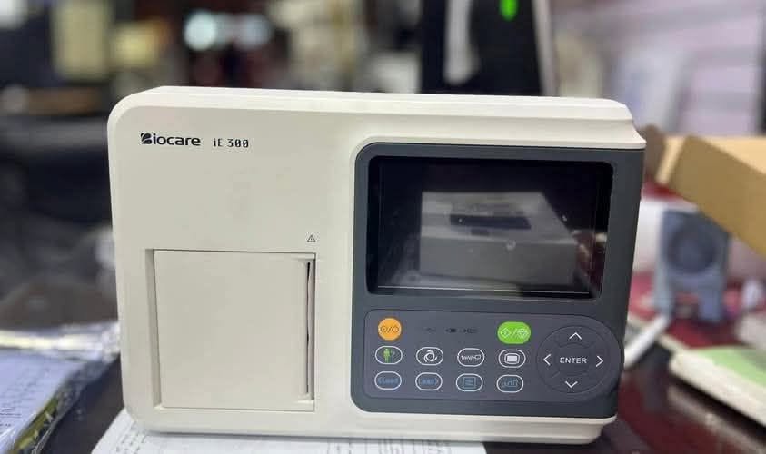 جهاز رسم قلب 3 قناة بايوكير BIOCARE iE-300